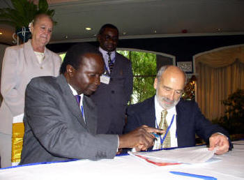 Hon. Daudi Migereko, Minister of Trade, Tourism and Wildlife, Republic of Uganda and Louis D�Amore, IIPT Founder and President sign agreement to on 4th IIPT African Conference to be held in Uganda in partnership with the Africa Travel Association.